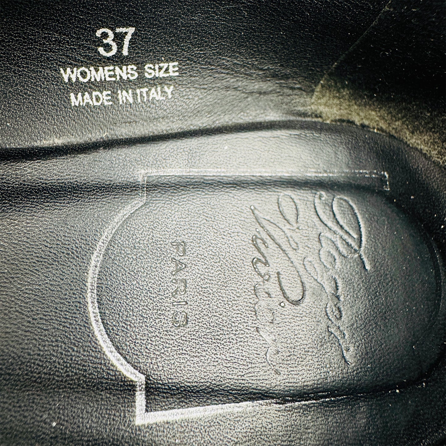 Roger Vivier Women's Black Pumps (Size 37)