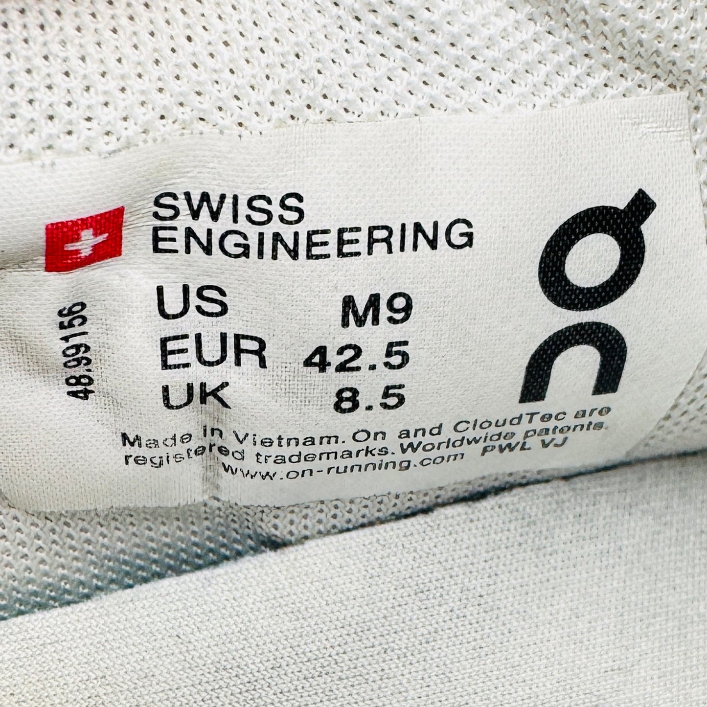 On The Roger Advantage White Sneakers (Size 42.5) - 48.99156