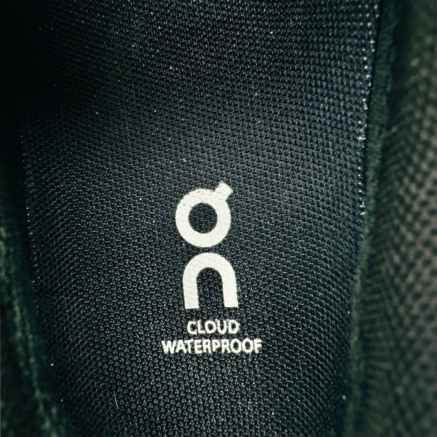 On Running Cloud 5 Waterproof Shoes (Size 38) - 59.98837