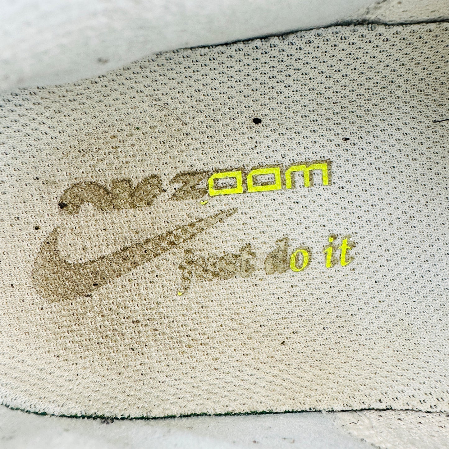 Nike Pegasus 40 White Shoes (Size 42) - DV3854-102