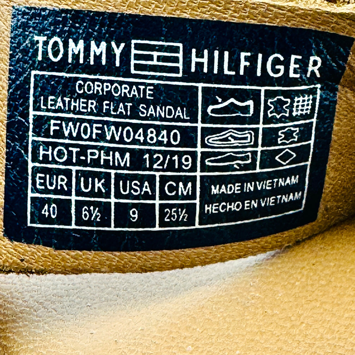 Tommy Hilfiger Corporate Leather Flat Sandals (Size 40) - FW0FW04840