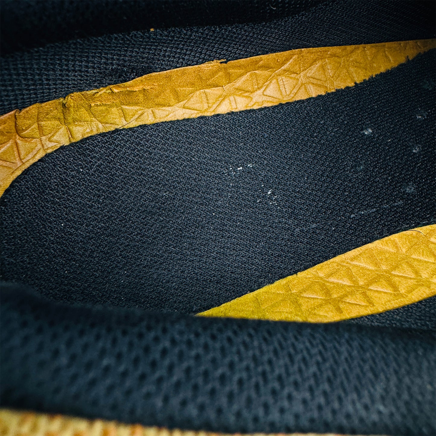 On Running Men's Cloudventure Shoes (Size 42.5) - 32.99252