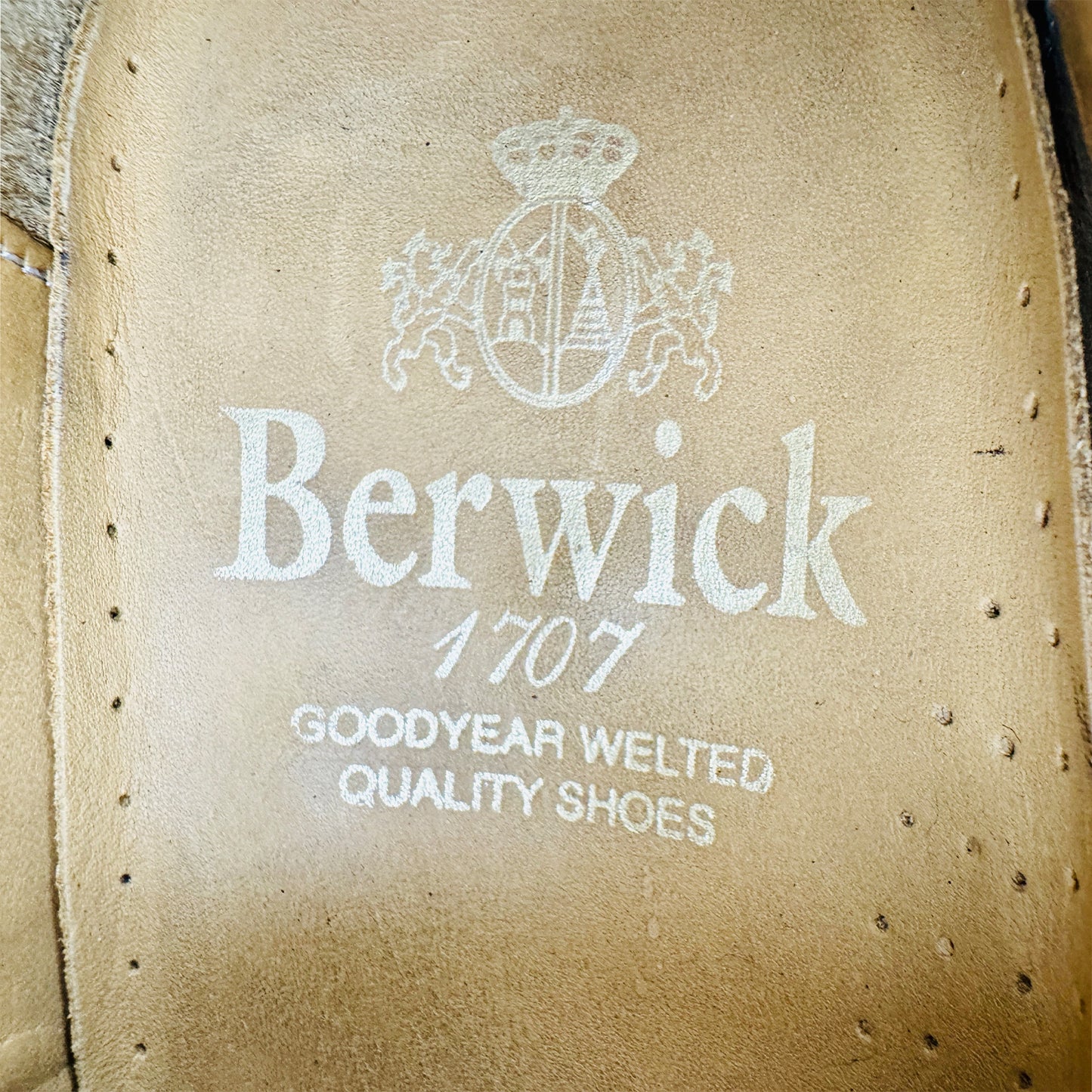 Berwick Davis Black Leather Oxfords (Size 41/41.5)