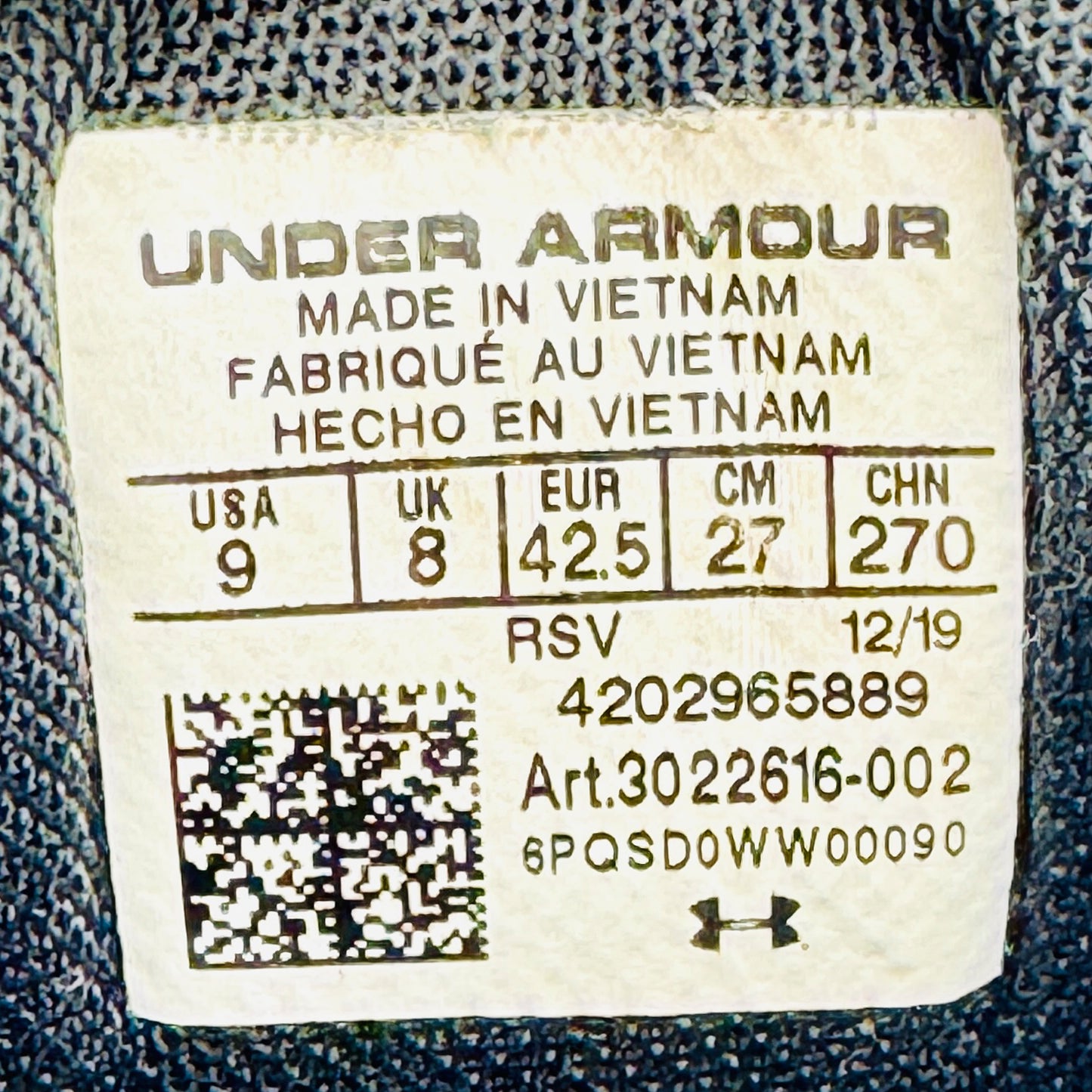 Under Armour Charged Engage Sneakers (Size 42) - 3022616‑002
