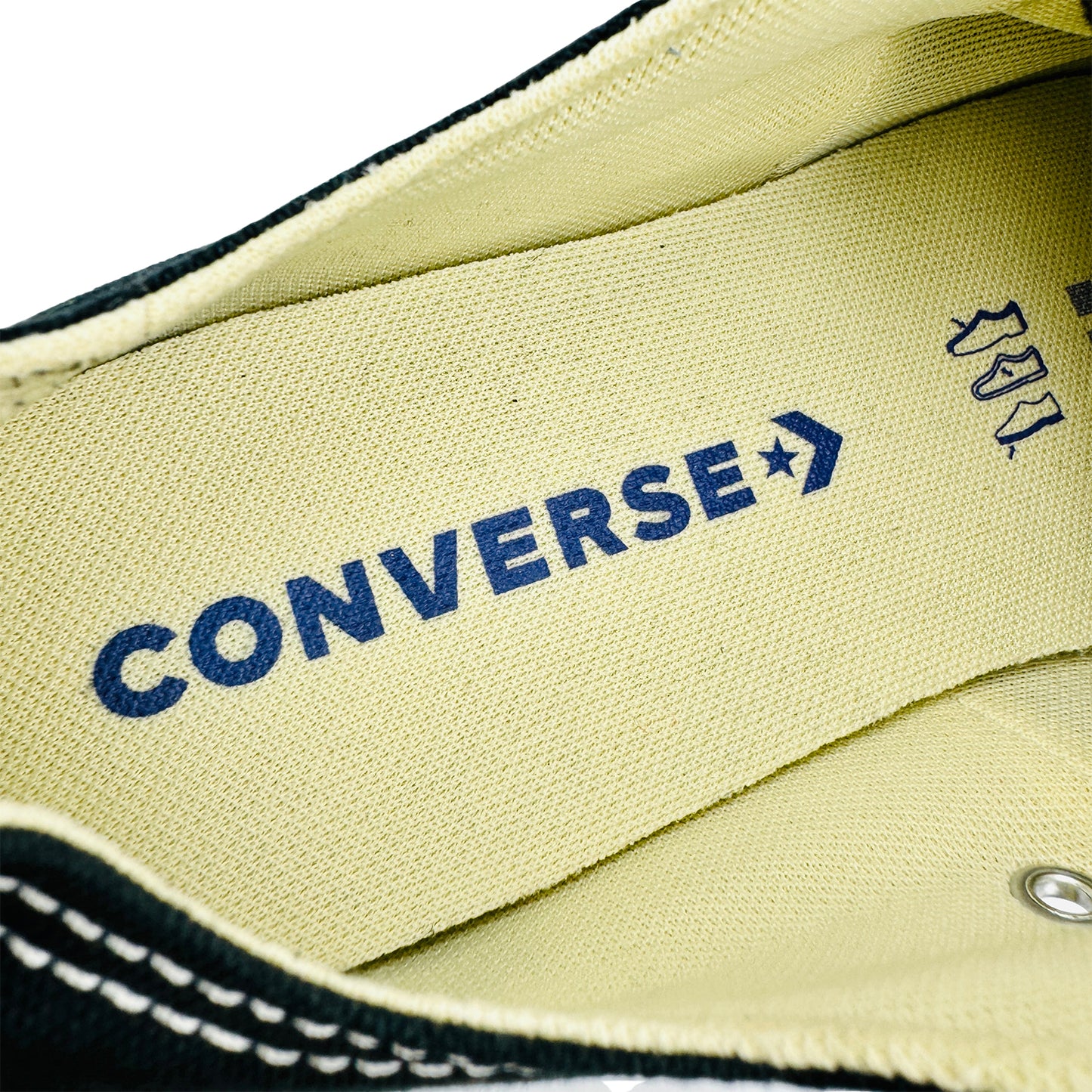 Converse Chuck Taylor All Star Sneakers (Size 39) - M9166C