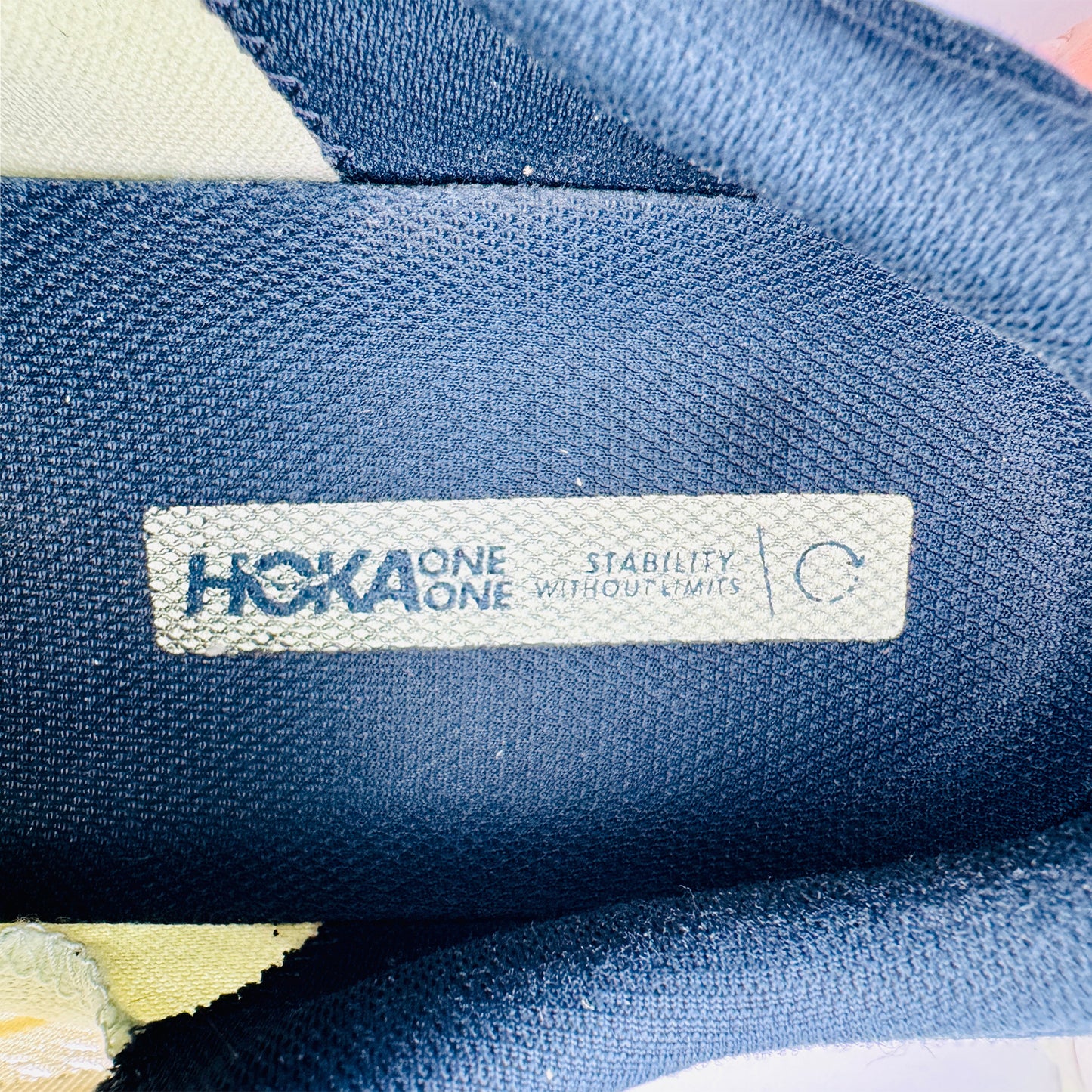 Hoka One One Arahi 5 Shoes (Size 42/42.5) - 1115012 BDBOS