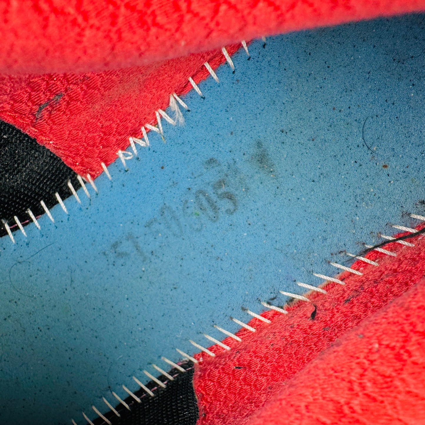 ASICS Men's Gel-Kayano 22 Shoes (Size 44) - T5M2N