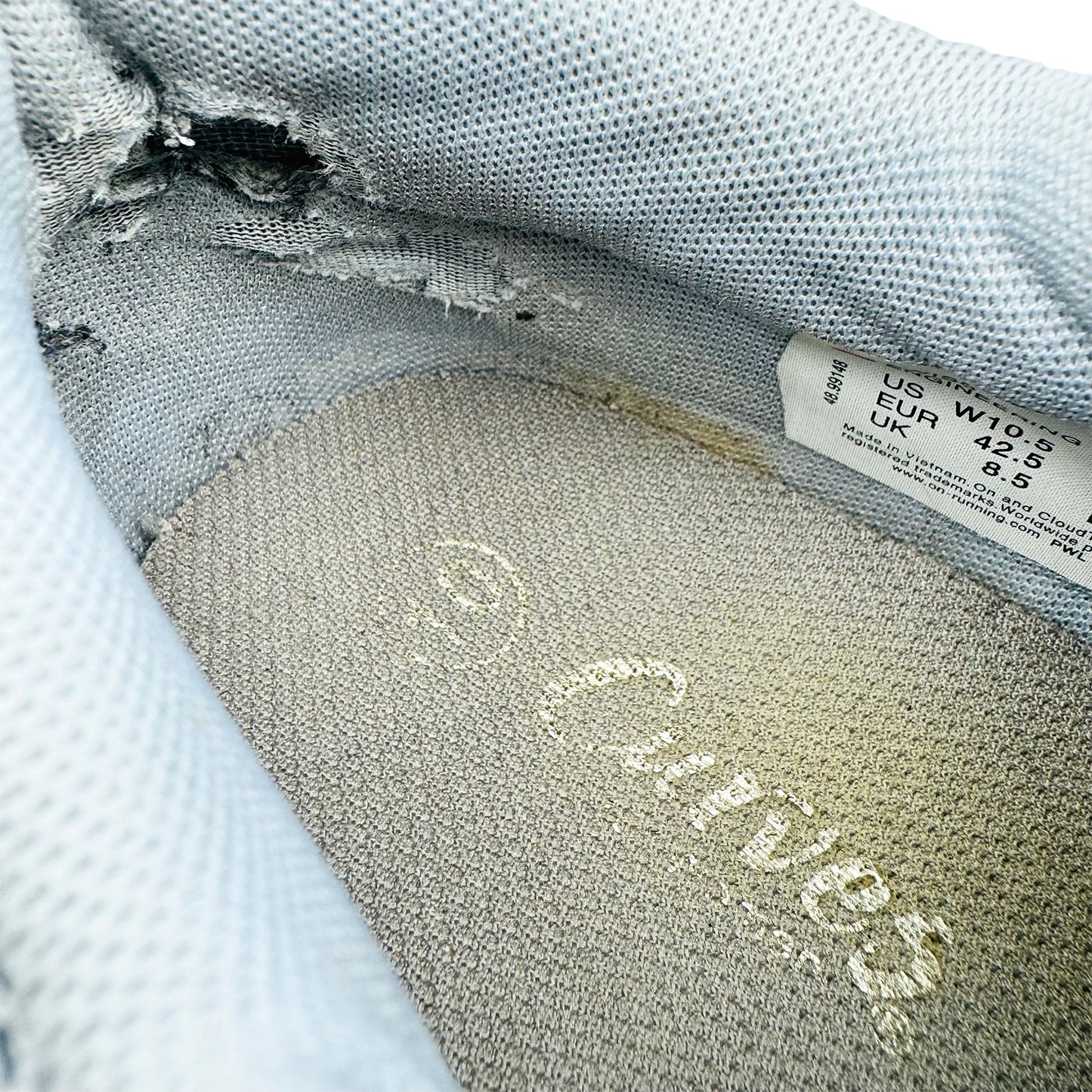 On Running The Roger Advantage Sneakers (Size 42.5) - 48.99148