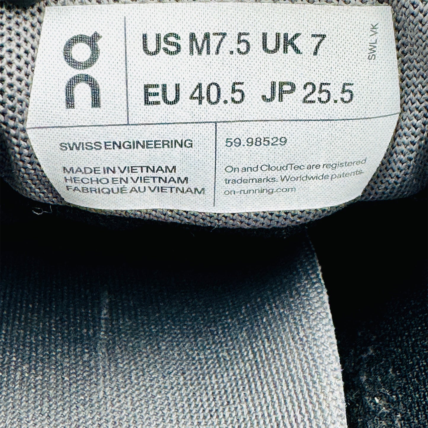 On Running Cloud 5 Waterproof Shoes (Size 40.5) - 59.98529