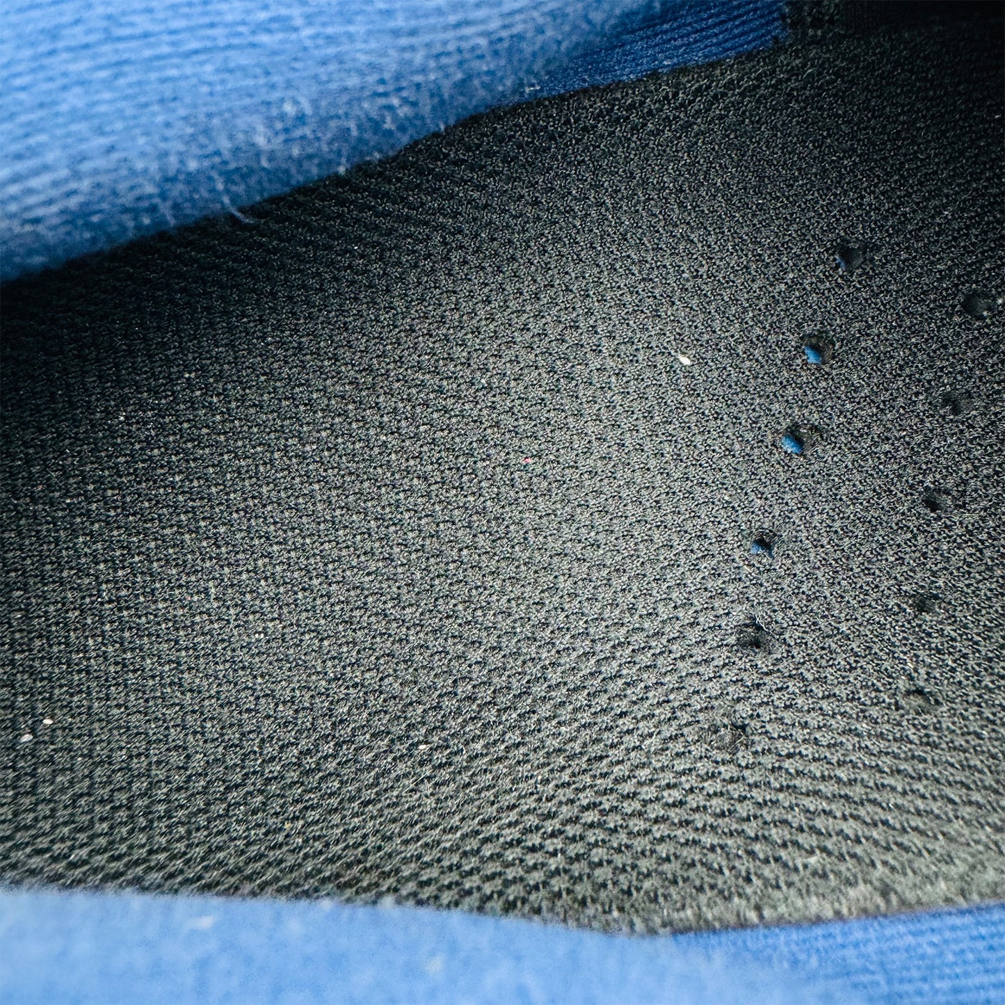 ASICS GEL-CUMULUS 24 Shoes (Size 44) - 1011B366