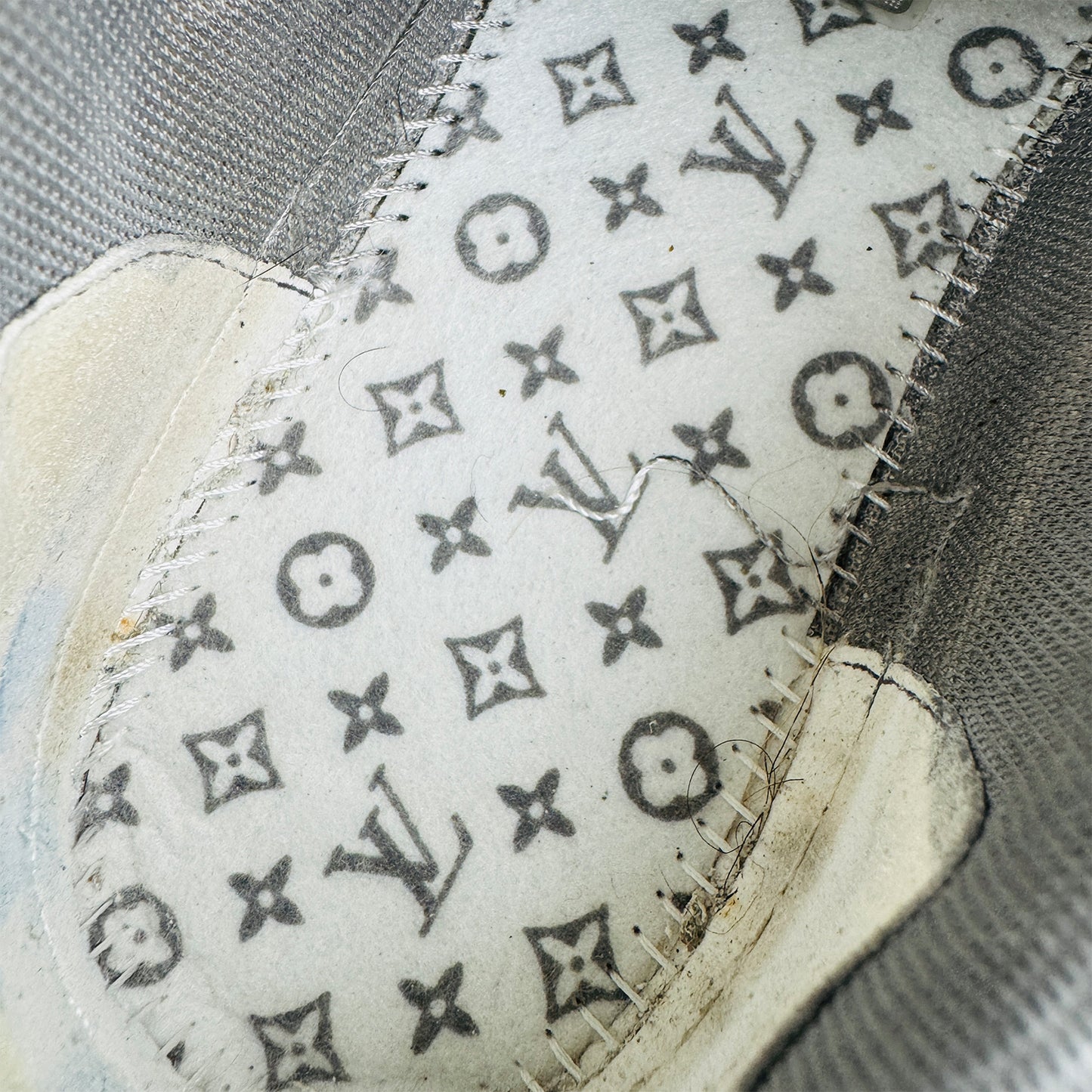 Louis Vuitton LV Trainer 'White, Grey' Sneakers (Size 41.5) - 1A9IF5