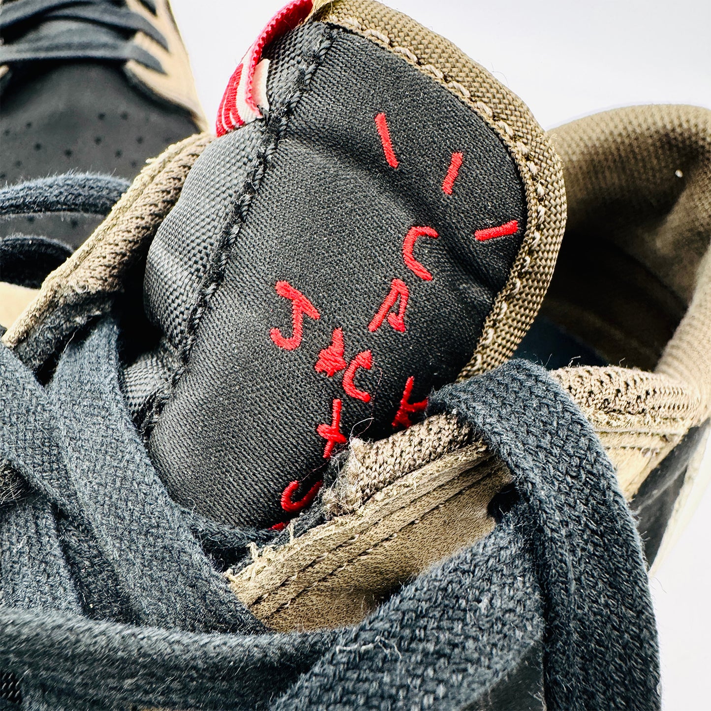 Nike Travis Scott x Air Jordan 1 Mocha Sneakers (Size 43.5/44) - CQ4277-001