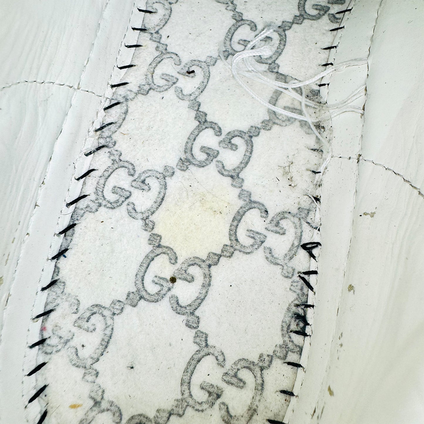 Gucci Ace Bee Embroidered Sneakers (Size 42) - 431942