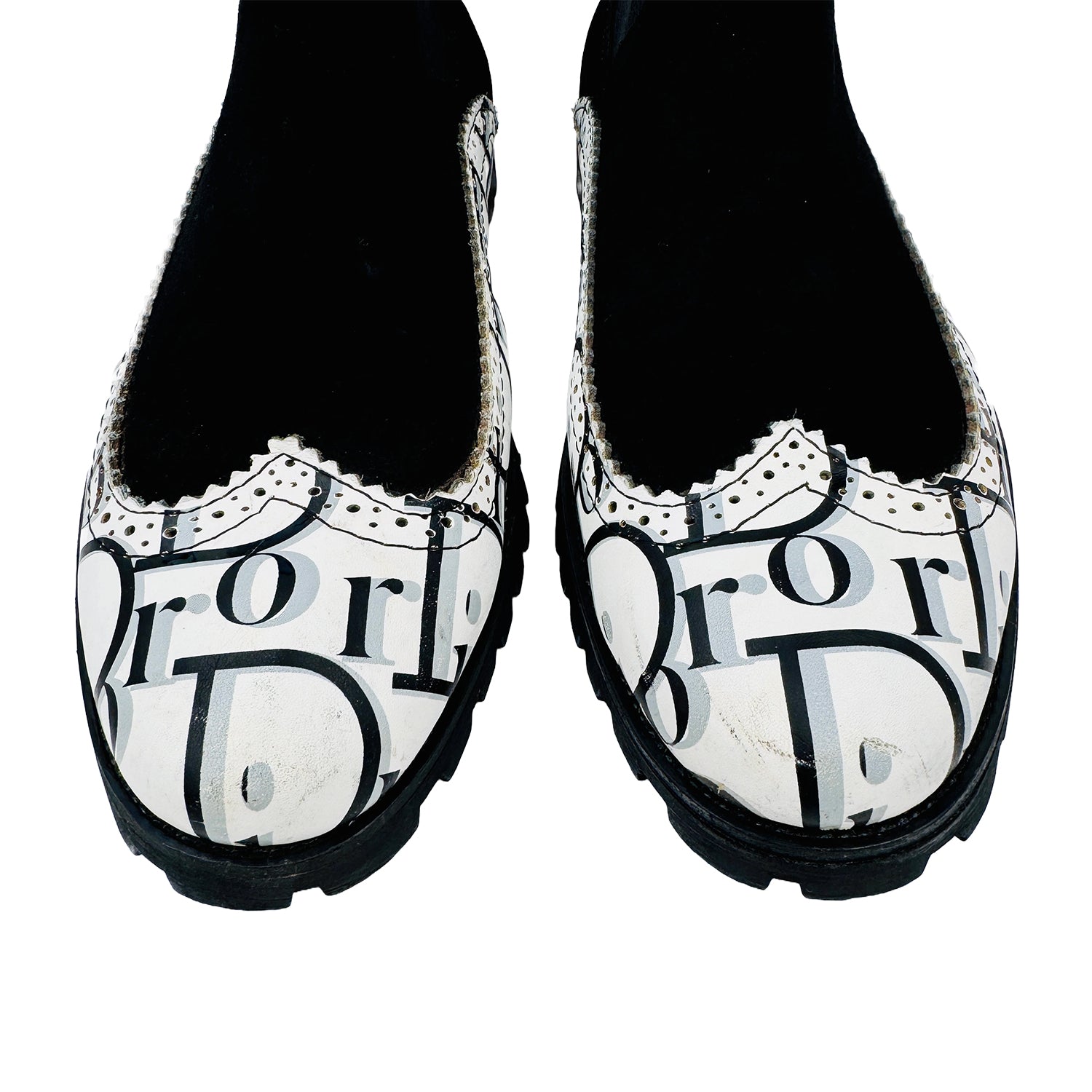 Front Closeup image of Dior Men's Black And White Oblique Chelsea Boots (Size 43)