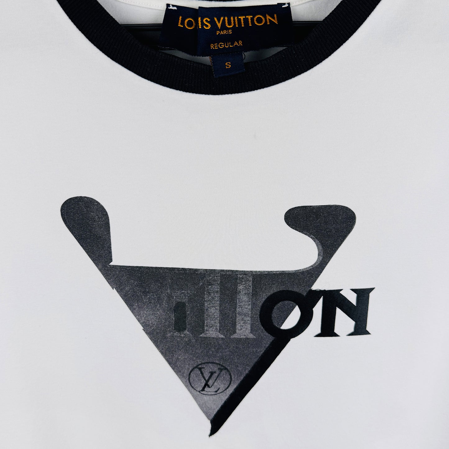 Louis Vuitton Men's White T-Shirt (Size Small)