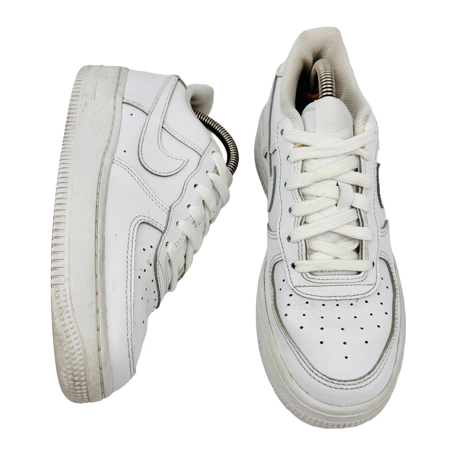 One Front One Cross image of Nike Unisex White Air Force 1 LE Sneakers (Size 36.5) - FV5951-111