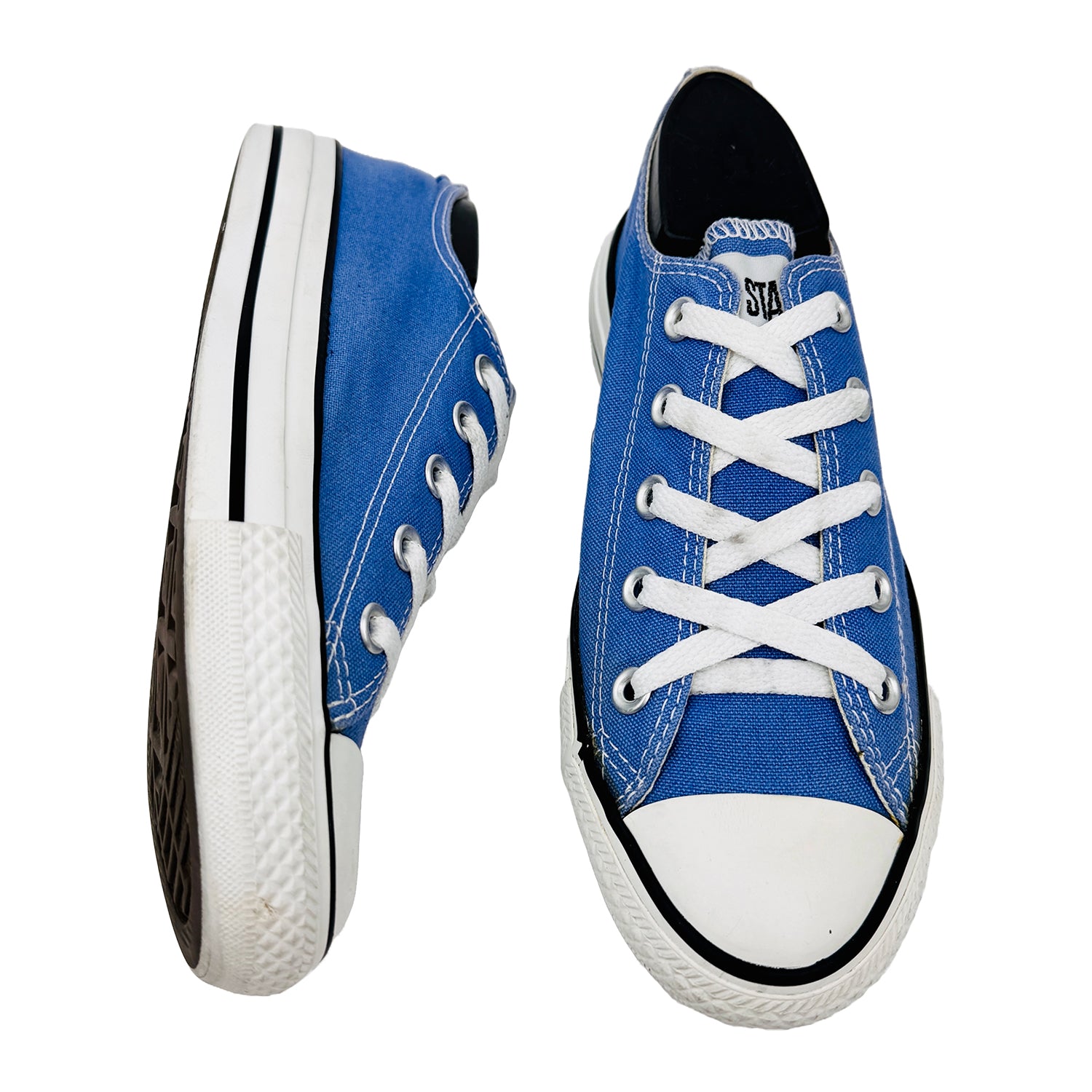 One shoe Side and One Shoe Front Image of Converse Chuck Taylor All Star OX Shoes (Size 36.5) 136564C