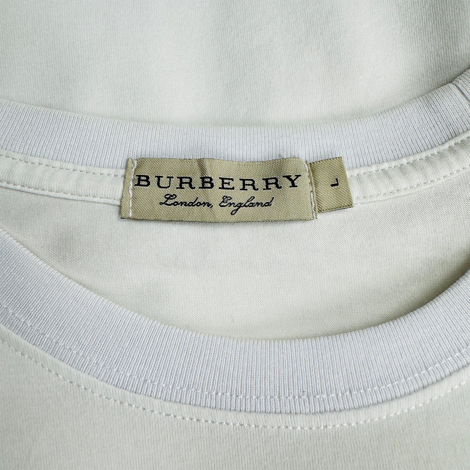 Burberry Women's London England Letchford Logo White T-Shirt (Size Lar –  Preloved Treasures.pk